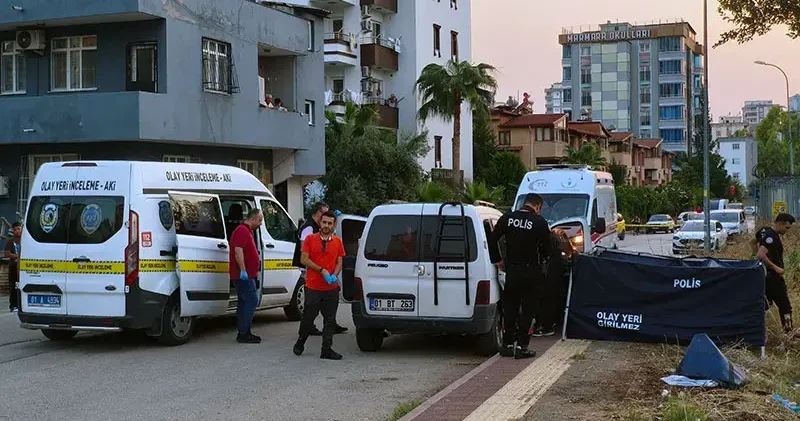 Husumetlisi ile eşini iş yerinde, müdahale eden oğlunu da araçta silahla vurdu: Baba ve oğlu öldü, anne yaralı