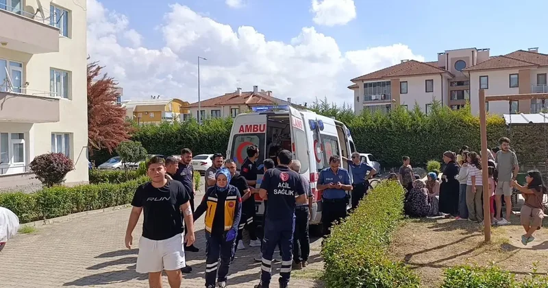 Mutfaktan çıkan yangında 4 kişi dumandan etkilendi