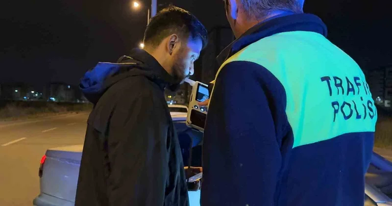 Dur ihtarına uymayan alkollü sürücüye 250 bin TL ceza yazıldı