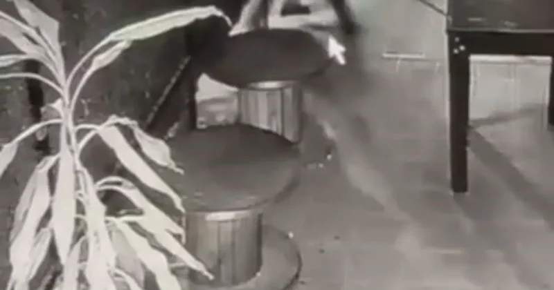 Küçükçekmece deki binanın çökme anları ortaya çıktı: 2 kişi son anda kurtuldu