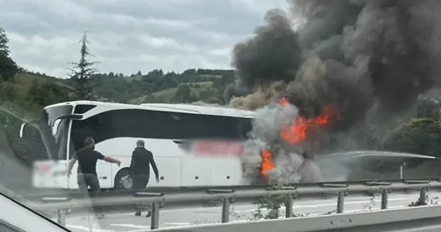 Samsun haberleri Samsun da yolcu otobüsü yandı! 13 yolcu ve 3 personel ölümden döndü 19 Eylül 2026