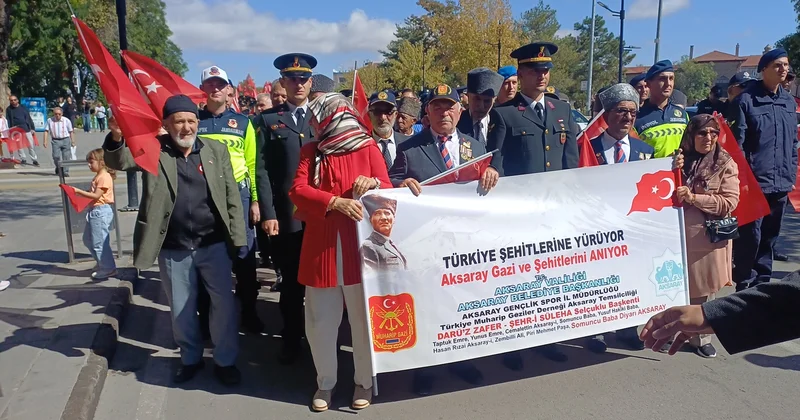 Atatürk ün sesine benzeyen sesiyle tanınan emekli postacı, Onuncu Yıl Nutku nu okudu