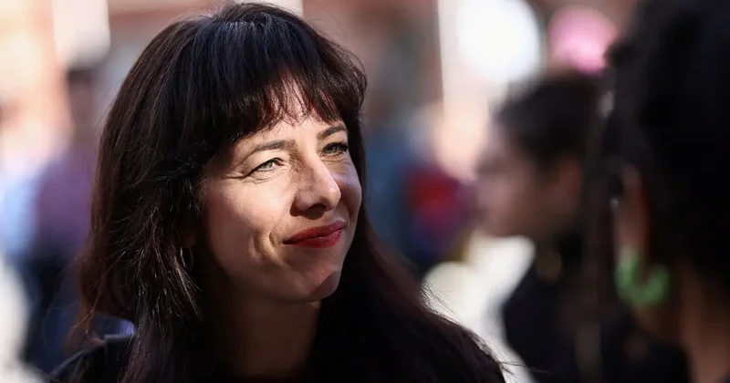 Anketlerde birinci! Berlin deki Türk aday İsrail i korkuttu... Herkes Elif Eralp i konuşuyor