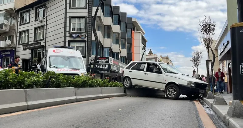 Karabük te önce yayaya ardından da refüje çarptı!