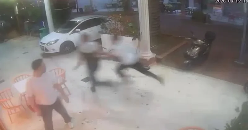 Gürültü tartışması sopalı kavgayla bitti: O anlar kamerada