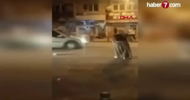Karabük te sokak ortasında dehşet: İki kadının sopalı kavgası kamerada
