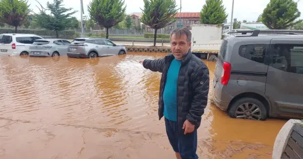 Rize haberleri Rize de sel felaketi! İki gün önce aldığı araç sular altında kaldı 19 Eylül 2026