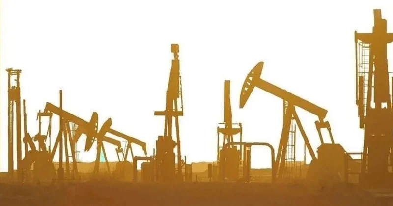 Küresel petrol ürünleri piyasasında arz sıkışıklığı derinleşiyor