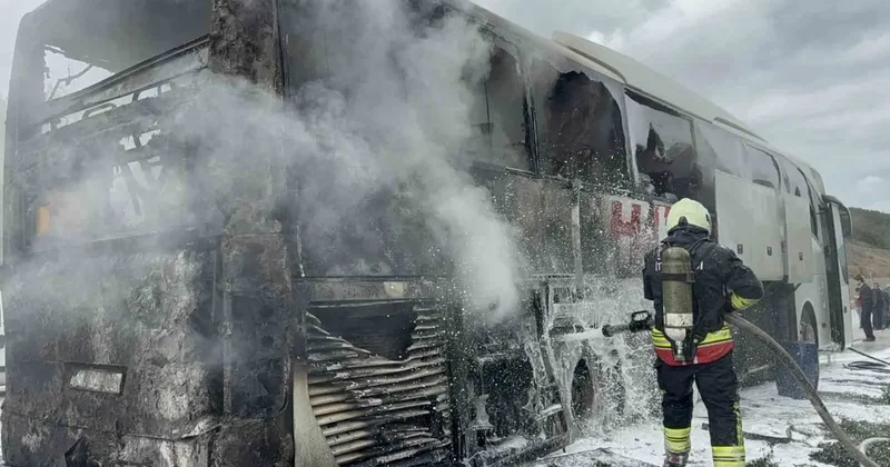 Otobüs yangınında 13 yolcu ve 3 personel ölümden döndü