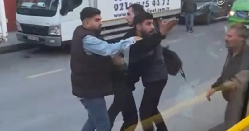 Yolcu dolu minibüste şoföre saldırı: O anlar kamerada