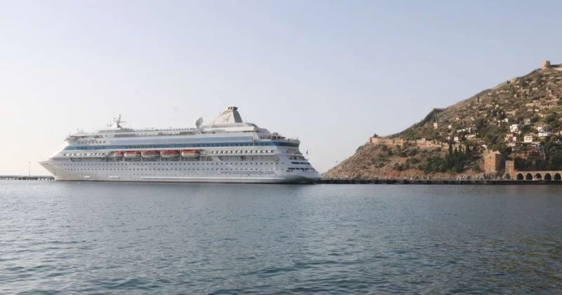 Pasifik ten gelen kruvaziyer 1306 turist getirdi