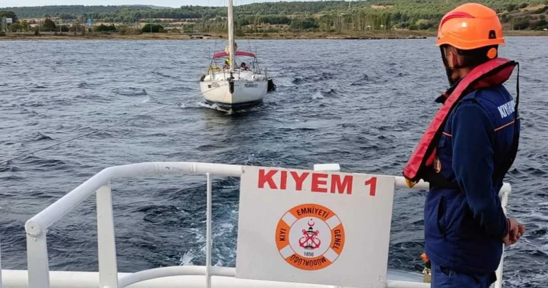 Çanakkale Boğazı’nda panik anları! Tekne arıza sebebiyle sürüklendi