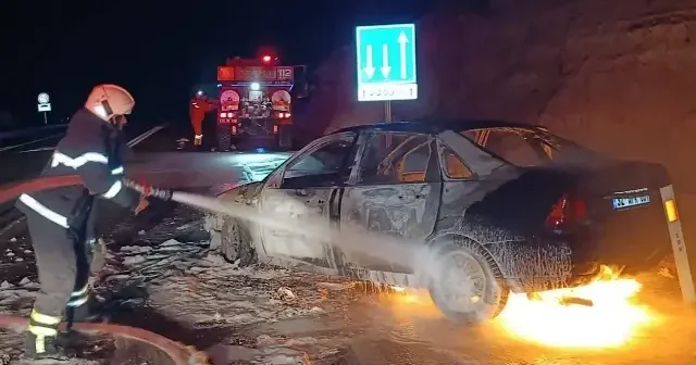 Burdur da seyir halinde alev alan otomobil kullanılamaz hale geldi Gündem Haberleri