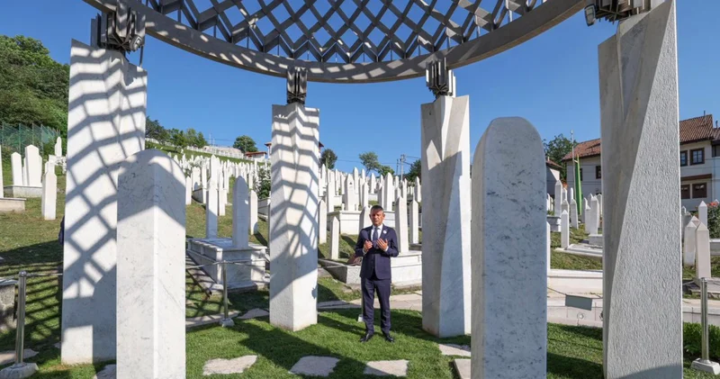 Özel, Aliya İzzetbegoviç i andı: Düşünceyle siyaseti, inançla adaleti buluşturabilen ender liderlerdendi