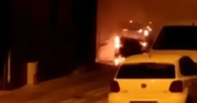 Sultangazi de elektrikli araç yanarak küle döndü VİDEO İZLE