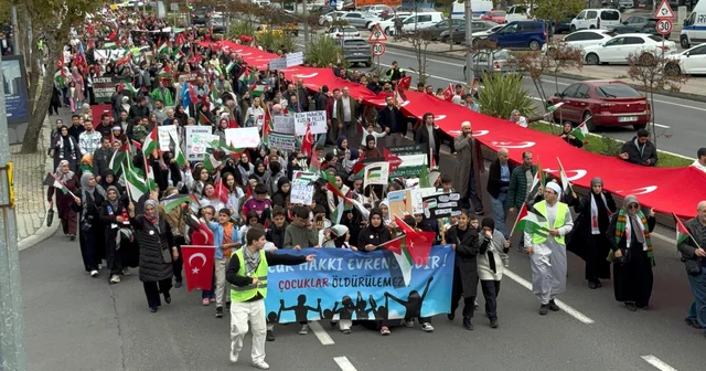 Gazze için yürüyüp, gökyüzüne balon bıraktılar Tekirdağ Haberleri