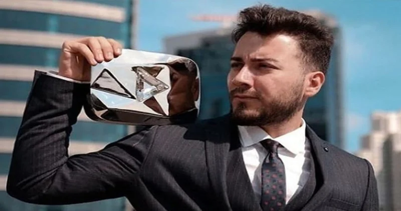 Enes Batur sessizliğe gömüldü: Tarikat iddiaları gündeme bomba gibi düştü