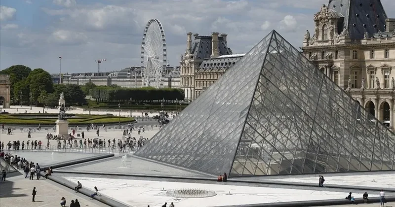 Paris teki Louvre Müzesi nde soygun paniği: Değerli mücevherler çalındı! Dünyanın en ünlü sanat müzelerinden birinde ‘Olağanüstü hal’