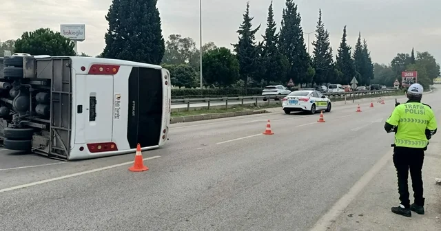 İzmir de midibüs devrildi: 5 yaralı İzmir Haberleri