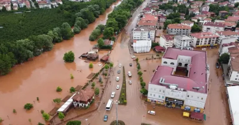 Meteorolojiden 6 il için kırmızı alarm: Saat vererek sel uyarısı yaptı