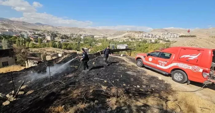 Malatya’nın Darende ilçesinde ot yangını