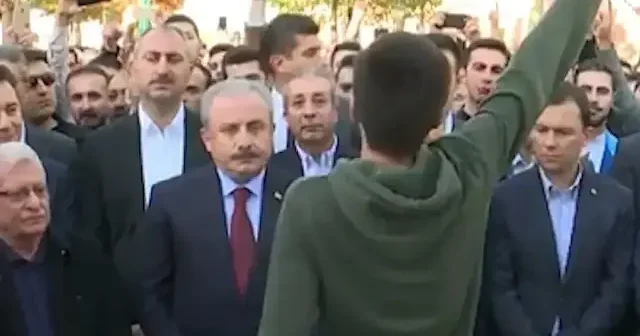 Beş yıl önce bugün: Kudüs Şairi Nuri Pakdil in duygu yüklü cenazesi VİDEO İZLE