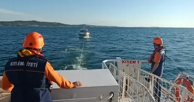 Çanakkale Boğazı nda sürüklenen tekne kurtarıldı Gündem Haberleri