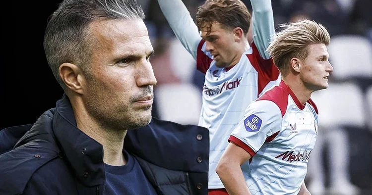 Robin van Persie harikalar yaratıyor: Feyenoord, Heracles i ezdi geçti!