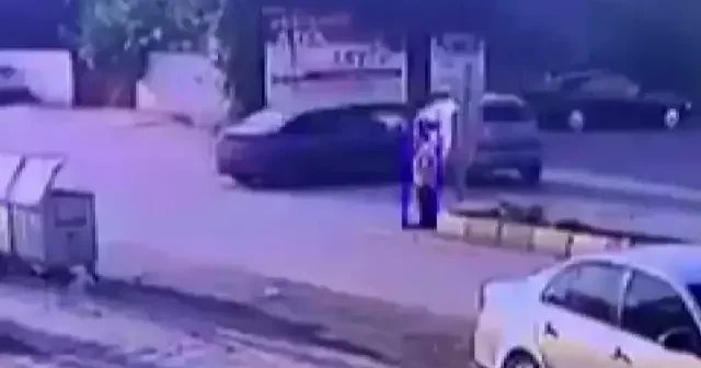 Hatay da otomobillerin kafa kafaya çarpıştığı kaza kameraya yansıdı VİDEO İZLE