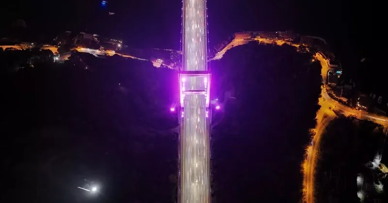 İstanbul da köprüler pembe renkle aydınlatıldı
