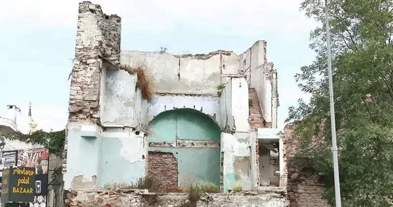Fatih te surların üzerindeki kaçak yapı tedirgin ediyor