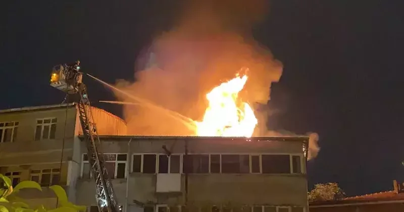 Beyoğlu’nda sevgilisinin iş yerine almadığı kadın binayı kundakladı