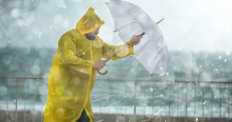 Meteoroloji den yeni uyarı: İstanbul a sağanak yağış, Karadeniz e fırtına geliyor
