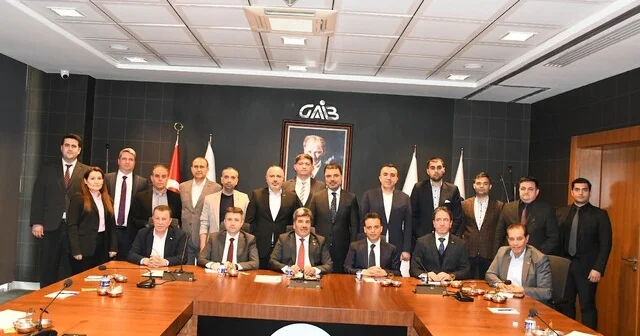 Gaziantepli halıcıların yeni pazar arayışları sürüyor GAHİB Paris ve Milano da 2027 halı koleksiyonlarını tanıttı Gaziantep Haber Habertürk Yerel Haberler