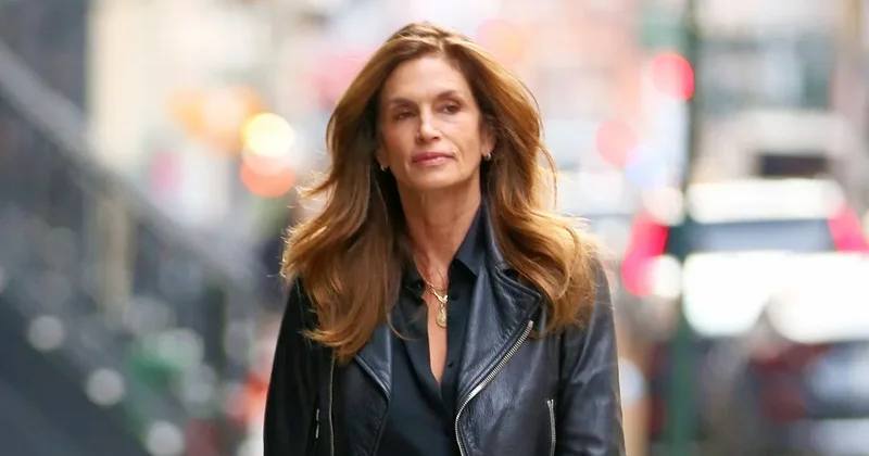 Evlat acısıyla sarsıldı! Cindy Crawford dan 27 yaşında vefat eden oğluna yürek yakan veda mesajı…