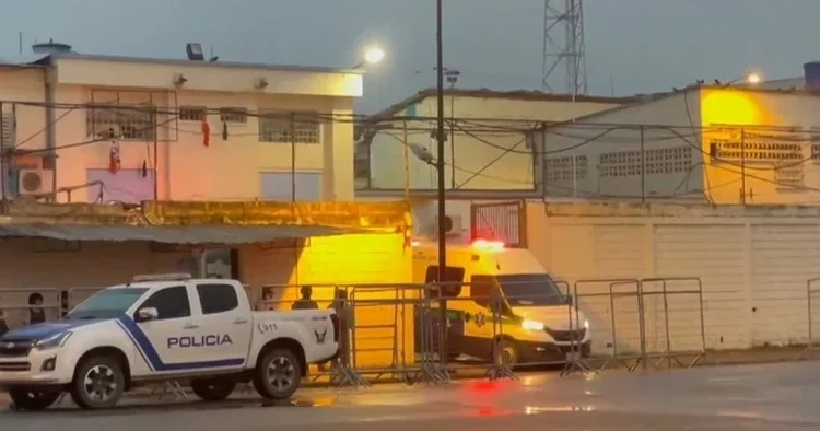 Canlı yayınlanan ayinde kan donduran anlar: Ekvadorlu papaz hayatını kaybetti