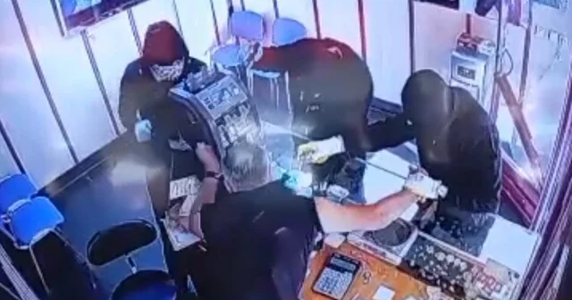 Gaziantep te 5,6 milyon TL lik silahlı ve biber gazlı kuyumcu soygunu: O anlar kamerada Gaziantep Haberleri Habertürk Yerel Haberler