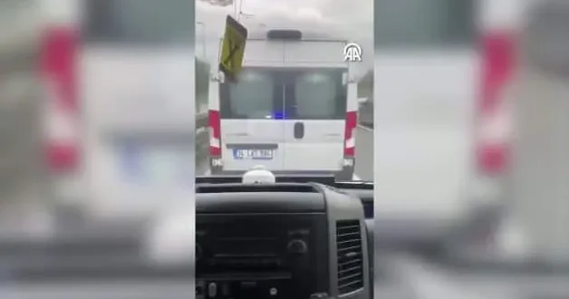 İstanbul da skandal! Siren çaldı, anons yapıldı ama o servis sürücüsü banamısın demedi!