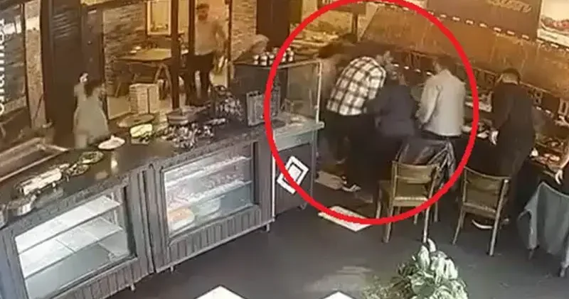 Nefes borusuna salatalık parçası kaçan müşteriyi işletmeci kurtardı