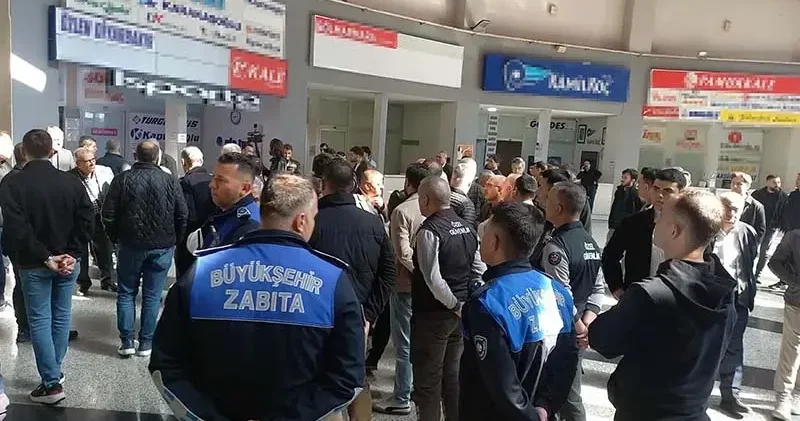 Manisa Otogarı’nda tahliye protestosu; ana giriş kapısı otobüslerle 4 saat ulaşıma kapatıldı