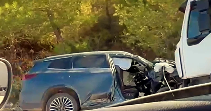 Antalya da kamyon ile cip çarpıştı; 1 turist öldü, 3 yaralı