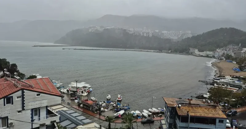 Bartın da sağanak denizin rengini değiştirdi! Görenler şaşkına döndü