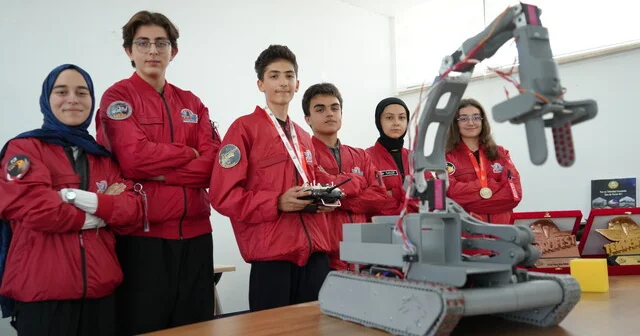 Geliştirdikleri paletli kargo taşıma robotuyla TEKNOFEST te birinci oldular Kayseri Haber Habertürk Yerel Haberler