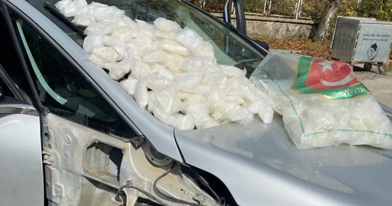 Otomobilin özel bölmesinden 40 kilo metamfetamin çıktı