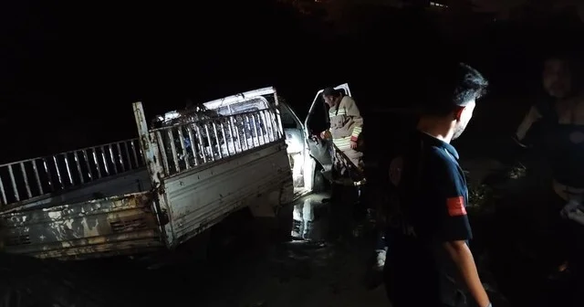 Defne de Asi Nehri ne düşen araçtaki 2 kişi yaralandı Hatay Haber Habertürk Yerel Haberler