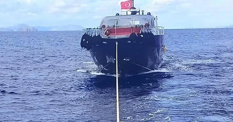 Datça açıklarında sürüklenen tekne için ekipler harekete geçti