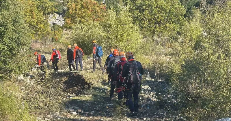 Isparta Sütçüler de 3 İHH gönüllüsü kurtarıldı, 10 kişi için arama sürüyor