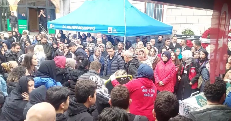 Maltepe de çöken binada ölen 5 yaşındaki çocuk annesinin gözyaşlarıyla defnedildi