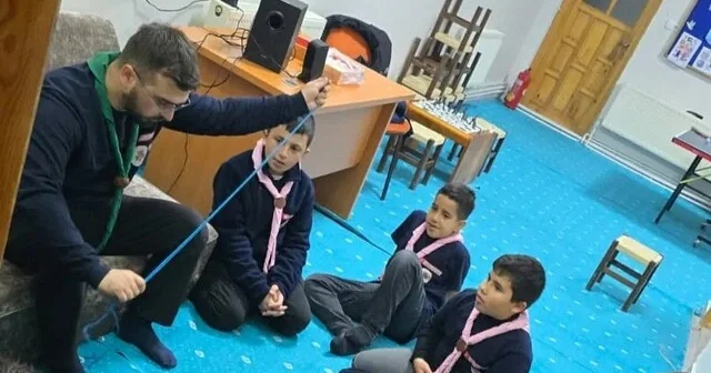 Genç izciler sabah namazında buluştu, camadan düğümü eğitimi aldı Sinop Haber Habertürk Yerel Haberler