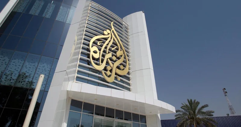 İsrail gazetecileri reklamlardan gözetledi